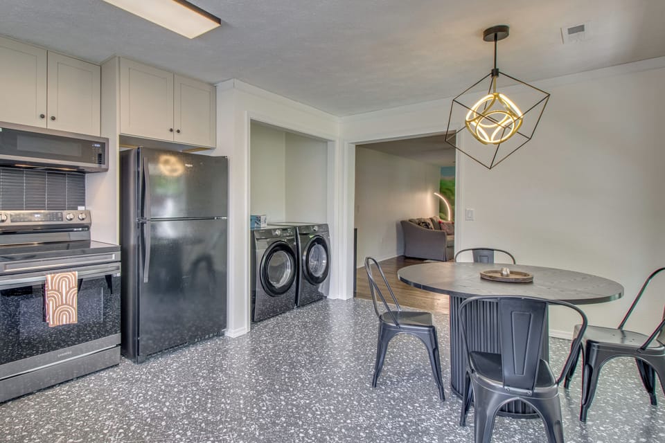 Kitchen & Dining Area