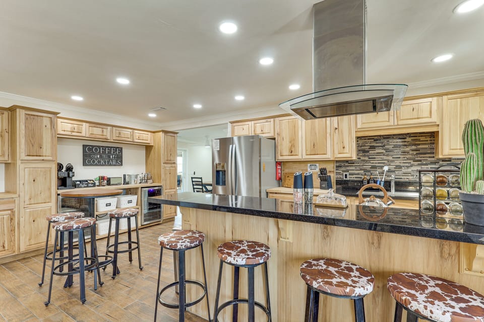 Kitchen | Microwave | Dishwasher