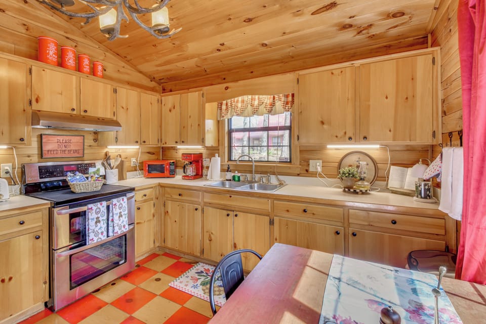 Kitchen | Main Level