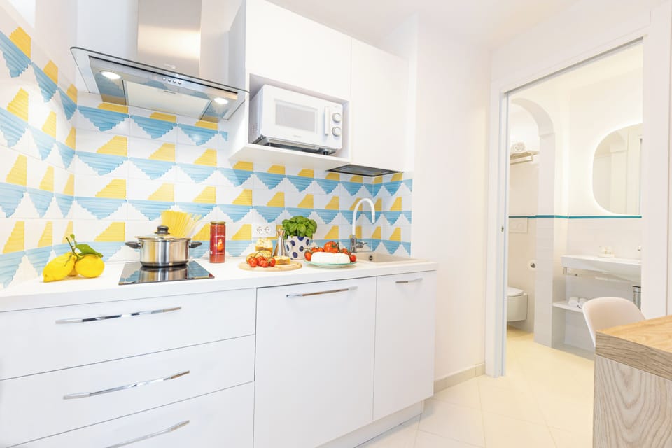 Deluxe Apartment, Sea View | Private kitchen | Mini-fridge, microwave, stovetop, espresso maker