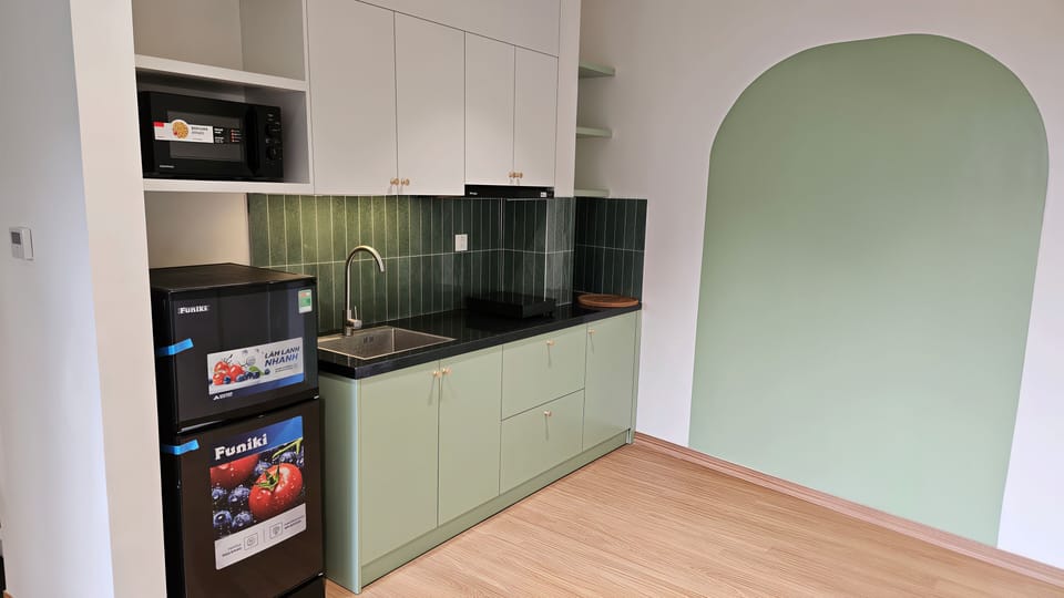 Deluxe Apartment, Balcony, Courtyard View | Private kitchen | Fridge, microwave, stovetop, cookware/dishes/utensils