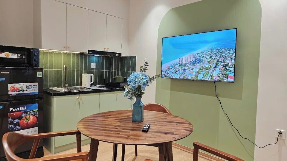 Deluxe Studio, Garden View | Dining