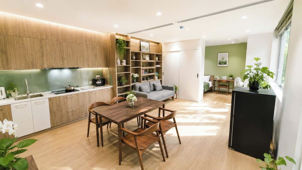 Deluxe Suite, Courtyard View | Laptop workspace, free WiFi
