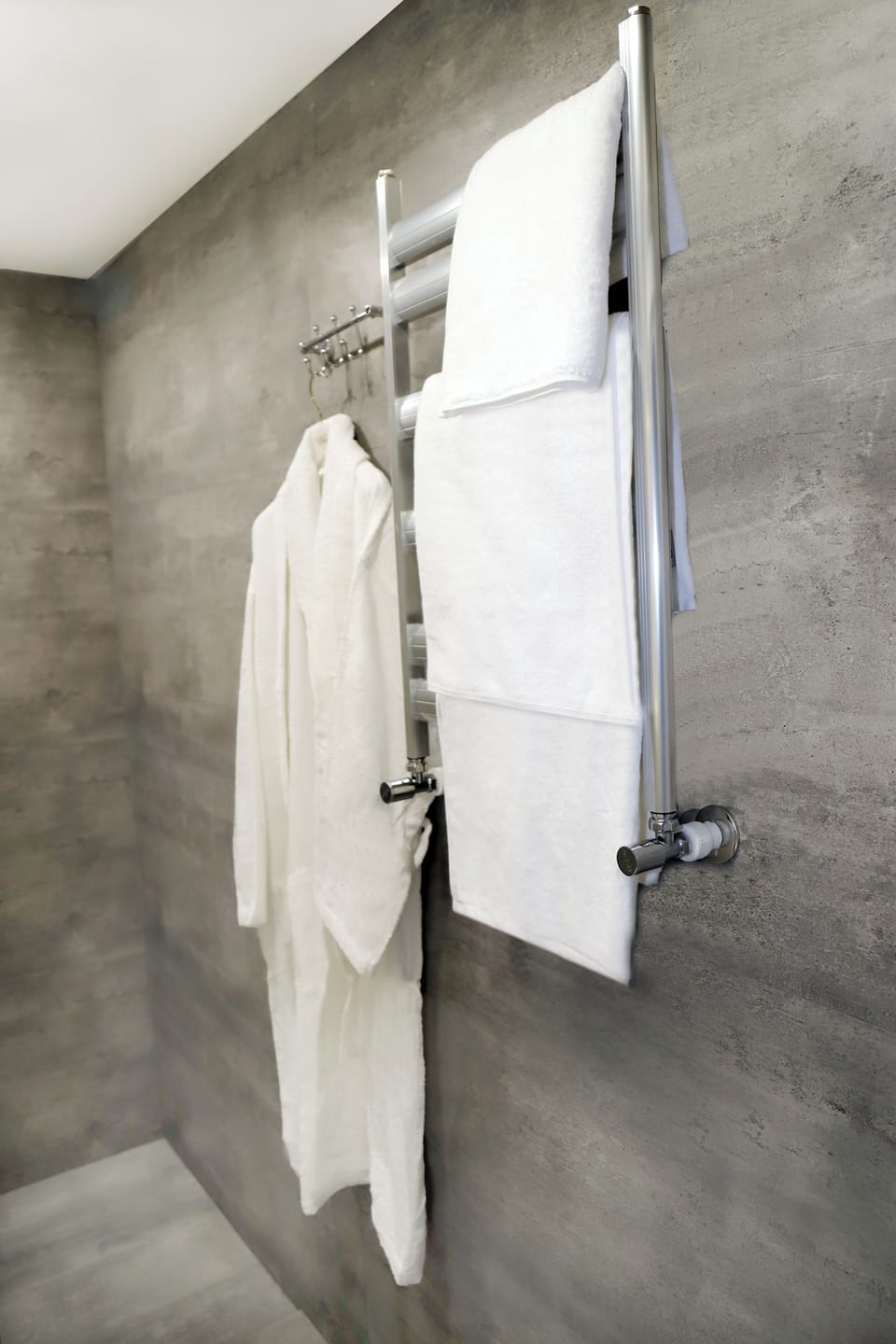Deluxe Suite, Park View | Bathroom | Shower, hair dryer, slippers, towels