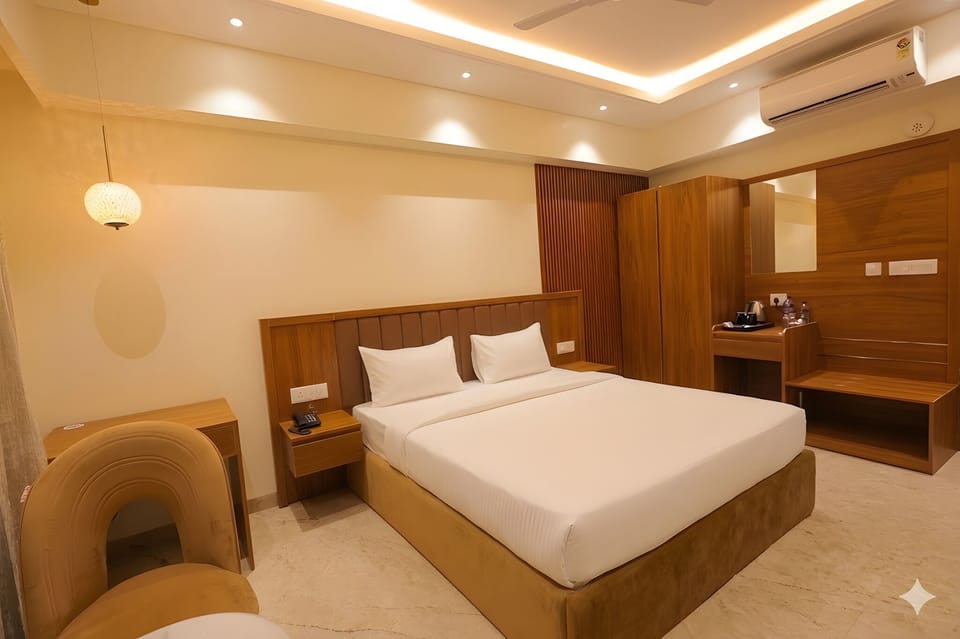 Premium bedding, pillowtop beds, desk, laptop workspace