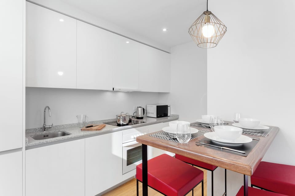 Apartamento Malasaña, Ático | Private kitchen | Fridge, microwave, oven, stovetop