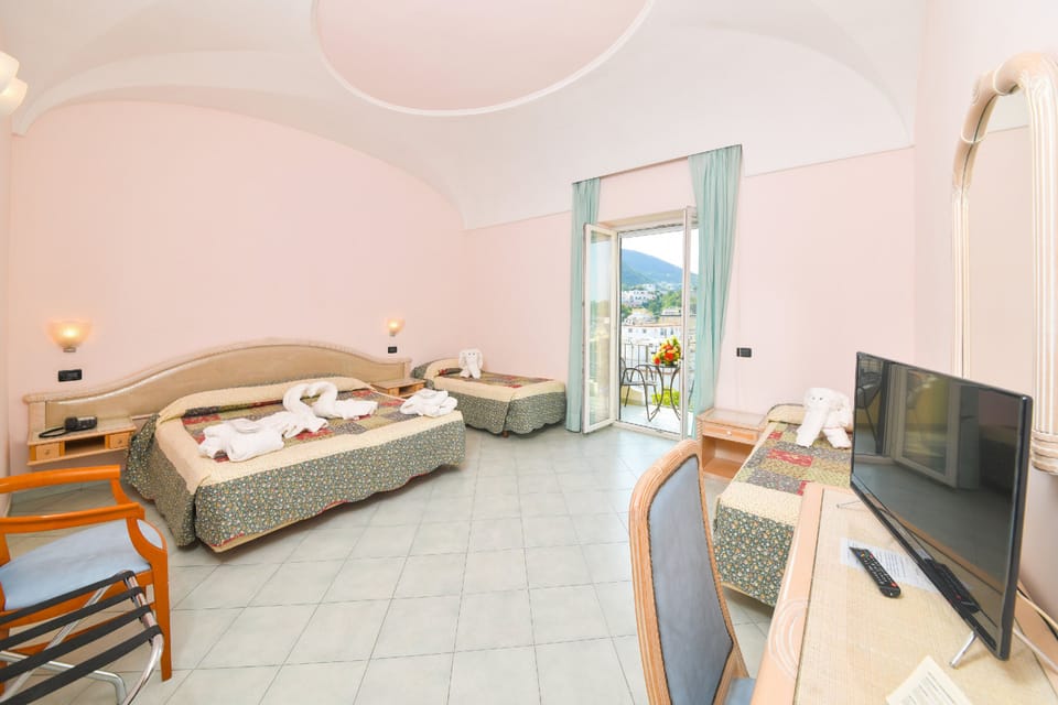 Standard Quadruple Room | Desk, cribs/infant beds, free WiFi, bed sheets
