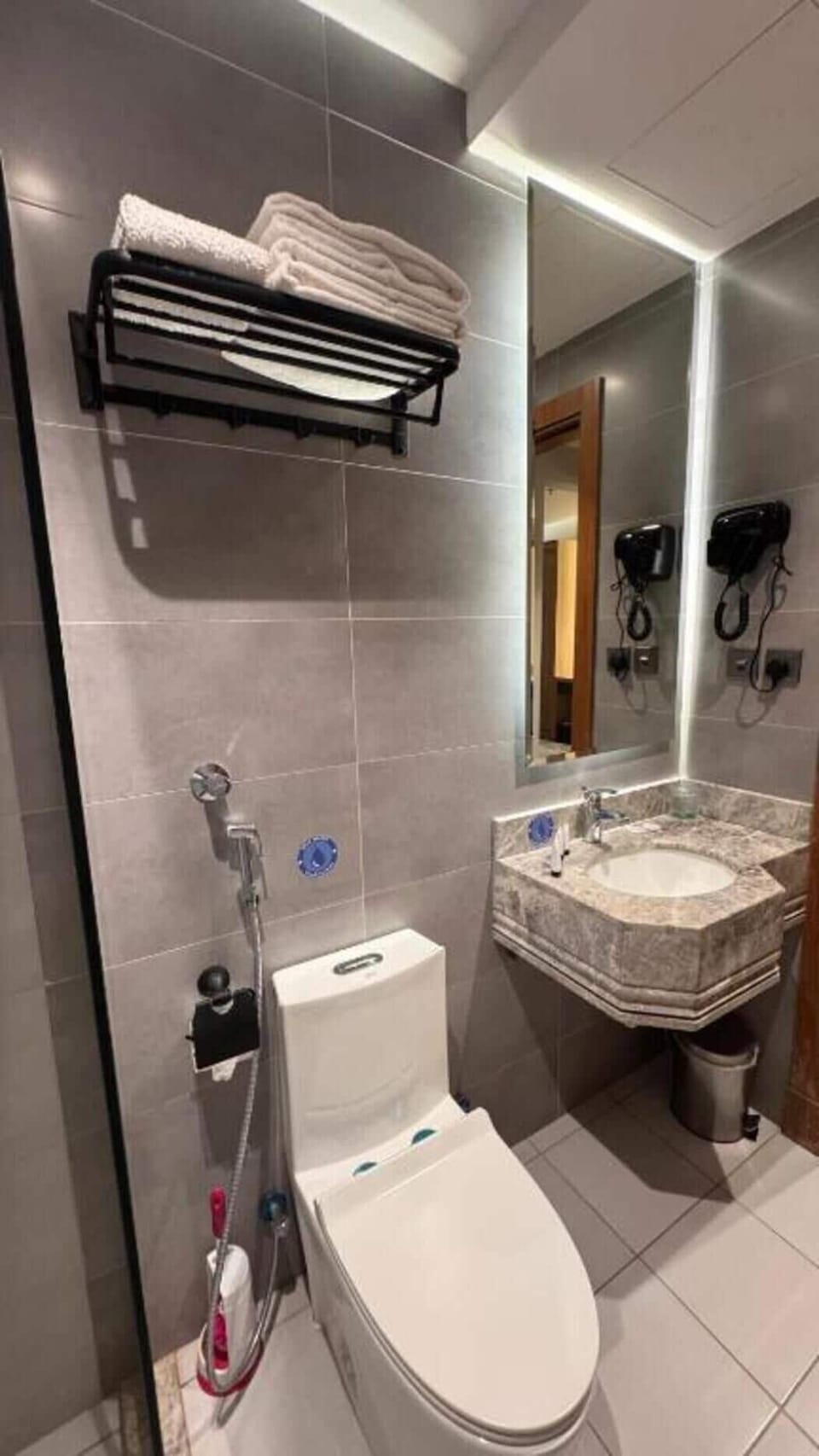 Twin Room | Bathroom | Free toiletries, towels, soap, shampoo