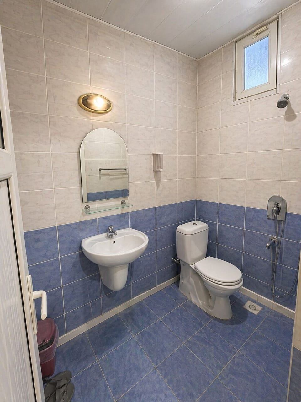 Room, City View | Bathroom | Shower, free toiletries, hair dryer, towels