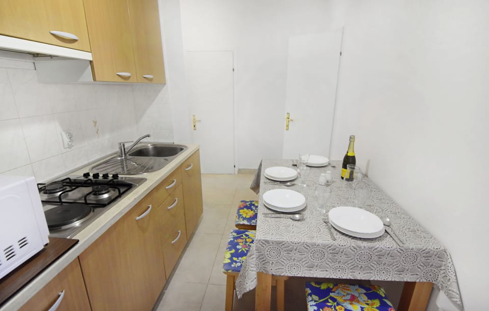 Apartment, 2 Bedrooms, Patio, Garden View | Interior