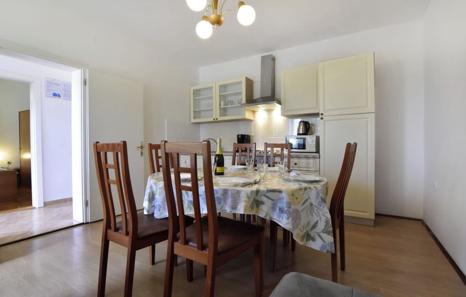 Apartment, 2 Bedrooms, Terrace | Dining room