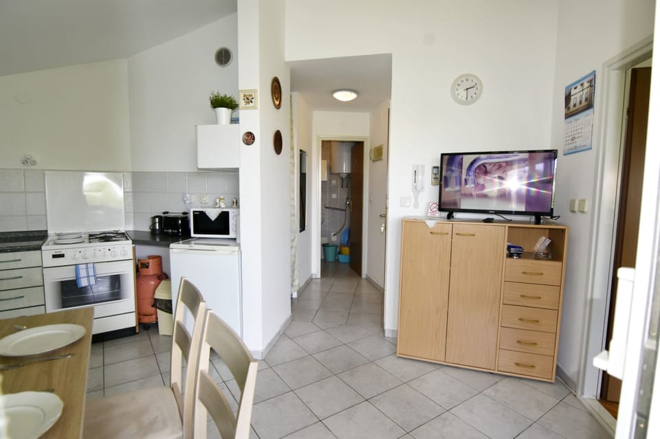 Apartment, 1 Bedroom, Balcony | Living room