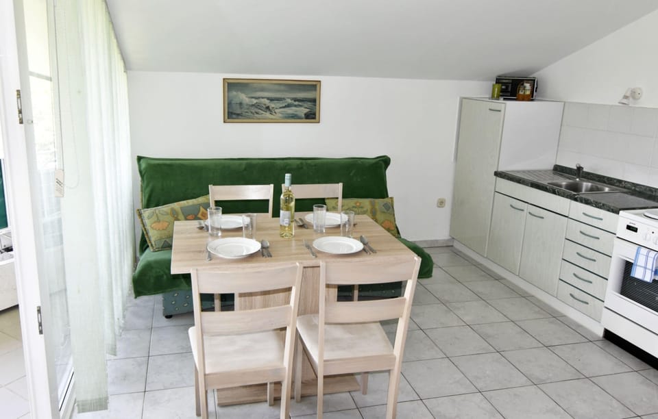 Apartment, 1 Bedroom, Balcony | Dining room