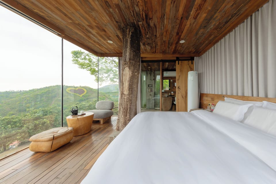 Romantic Tree House | Premium bedding, down comforters, rollaway beds, free WiFi