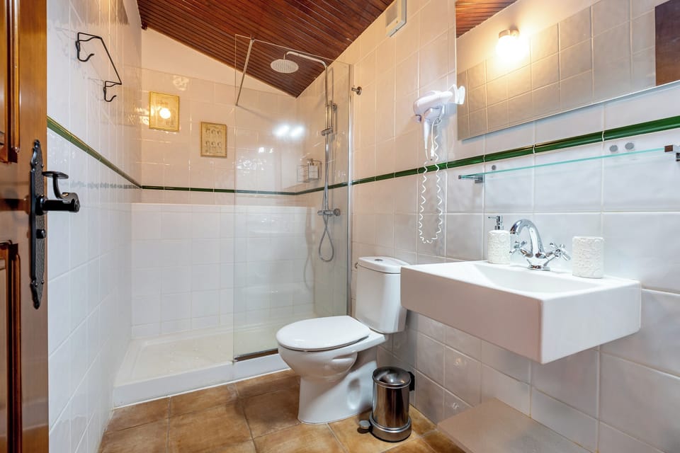 Basic Double Room, Balcony | Bathroom | Shower, towels, soap, shampoo
