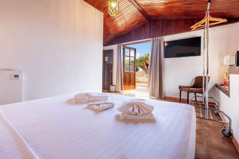 Basic Double Room, Balcony | In-room safe, free WiFi, bed sheets