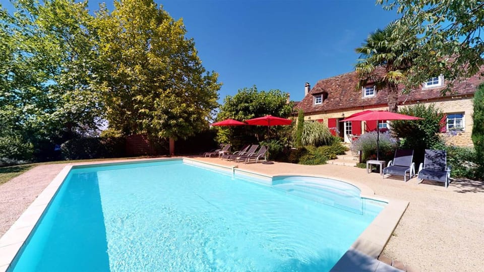 Domaine-des-Fargues-Gite-du-Lauzier-piscine-1024x576