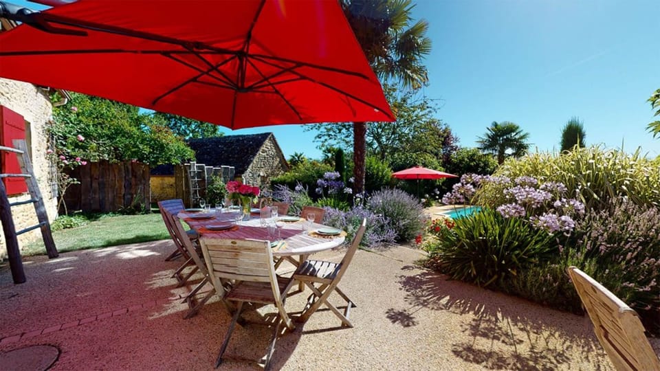 Domaine-des-Fargues-Gite-du-Lauzier-terrasse-01-1024x576