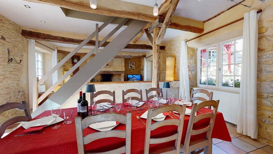 Domaine-des-Fargues-Gite-du-Lauzier-salle-a-manger-1024x576