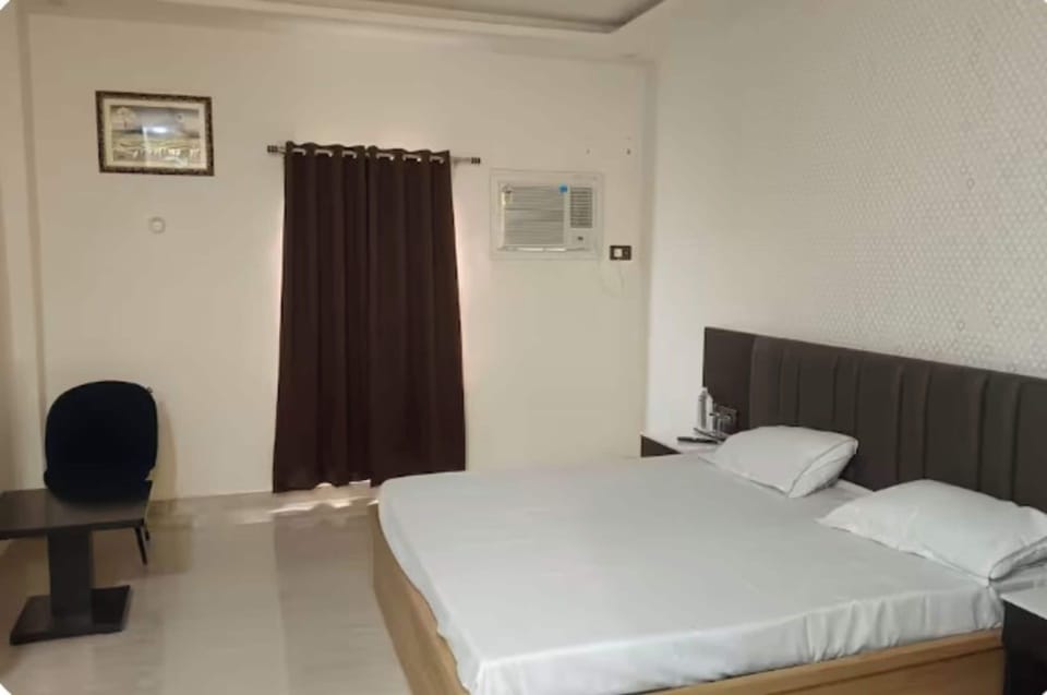 Deluxe Room | Rollaway beds, free WiFi, bed sheets