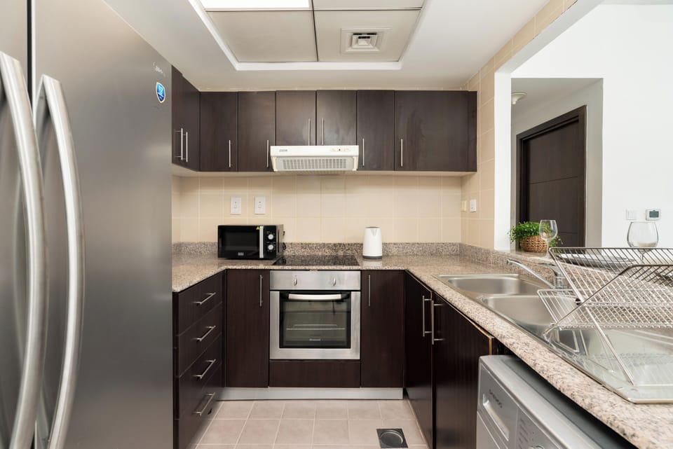 Classic Apartment, 1 Bedroom, Pool Access, Bay View | Private kitchen | Eco-friendly cleaning products, dining tables