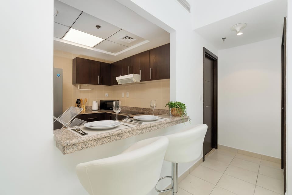 Classic Apartment, 1 Bedroom, Pool Access, Bay View | Dining room