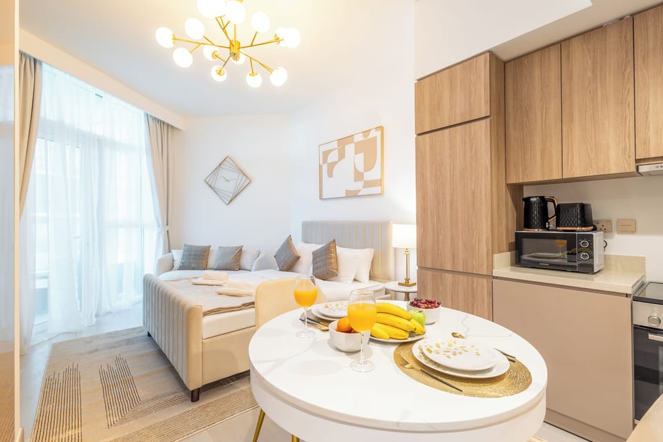 Premium Studio, Pool View | Private kitchen | Full-size fridge, oven, stovetop, toaster