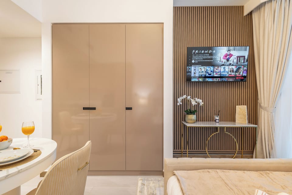 Premium Studio, Pool View | Living area | 55-inch Smart TV with digital channels, Netflix, Hulu