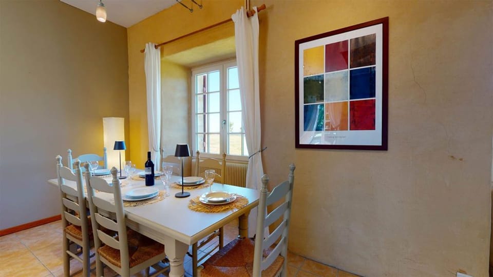Domaine-des-Fargues-gite-du-pastoureau-salle-a-manger-1024x576