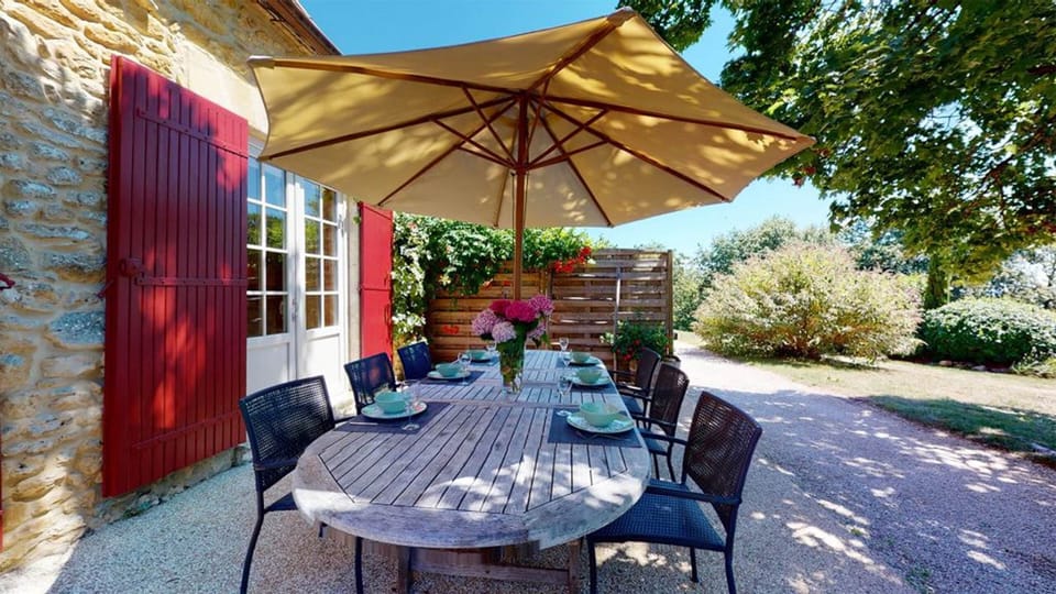Domaine-des-Fargues-gite-du-pastoureau-terrasse-1024x576