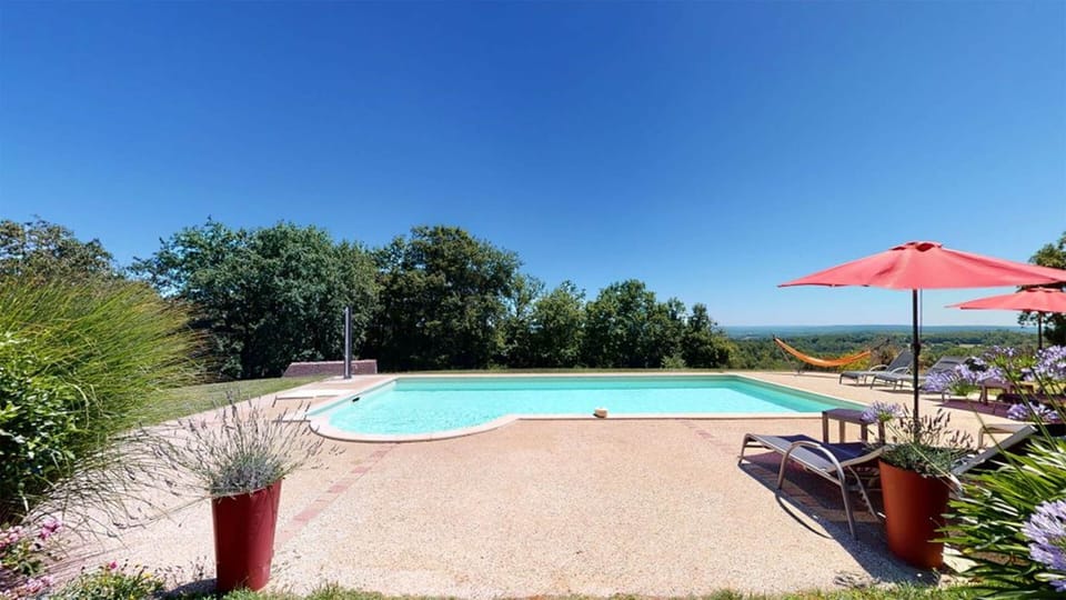 Domaine-des-Fargues-gite-du-pastoureau-piscine-1024x576