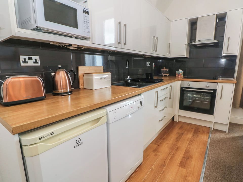 Dishwasher, cookware/dishes/utensils