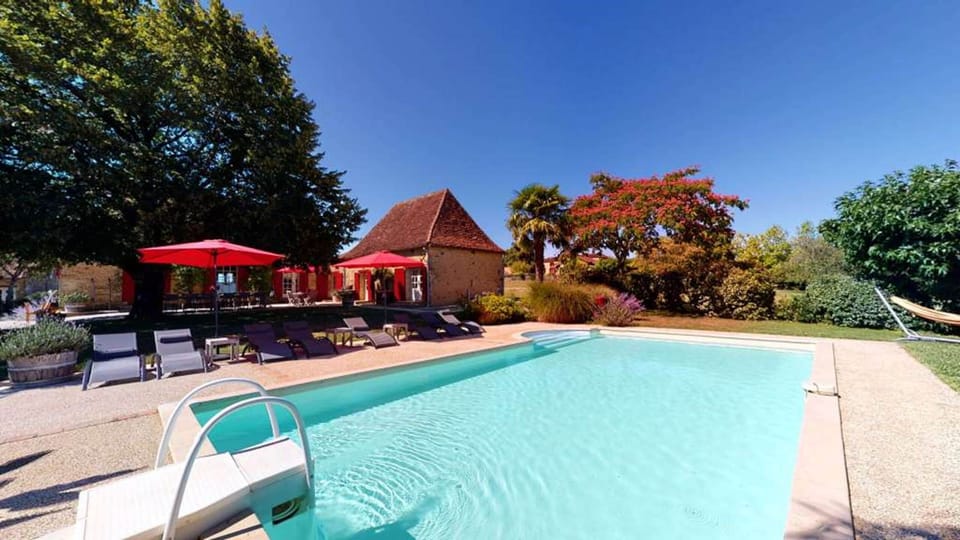 Domaine-des-Fargues-gite-du-tonnelier-piscine-1024x576
