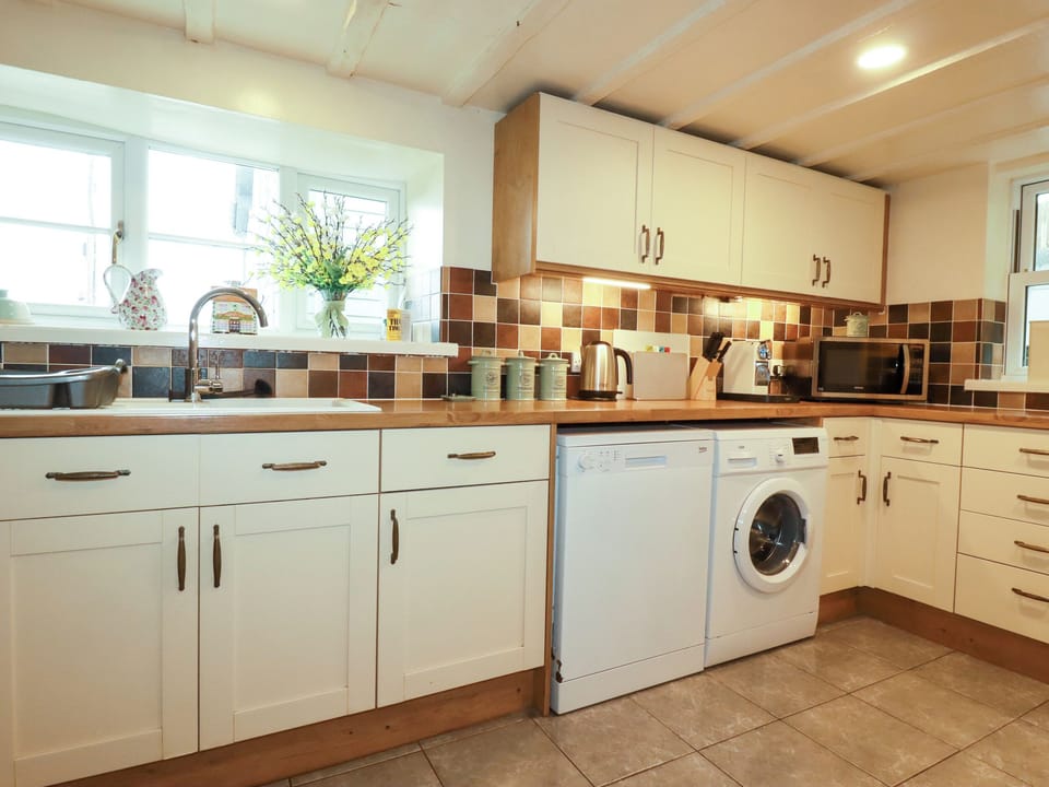Cottage | Private kitchen | Cookware/dishes/utensils