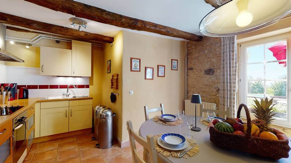 Domaine-des-Fargues-Gite-du-Vannier-cuisine-02-1024x576