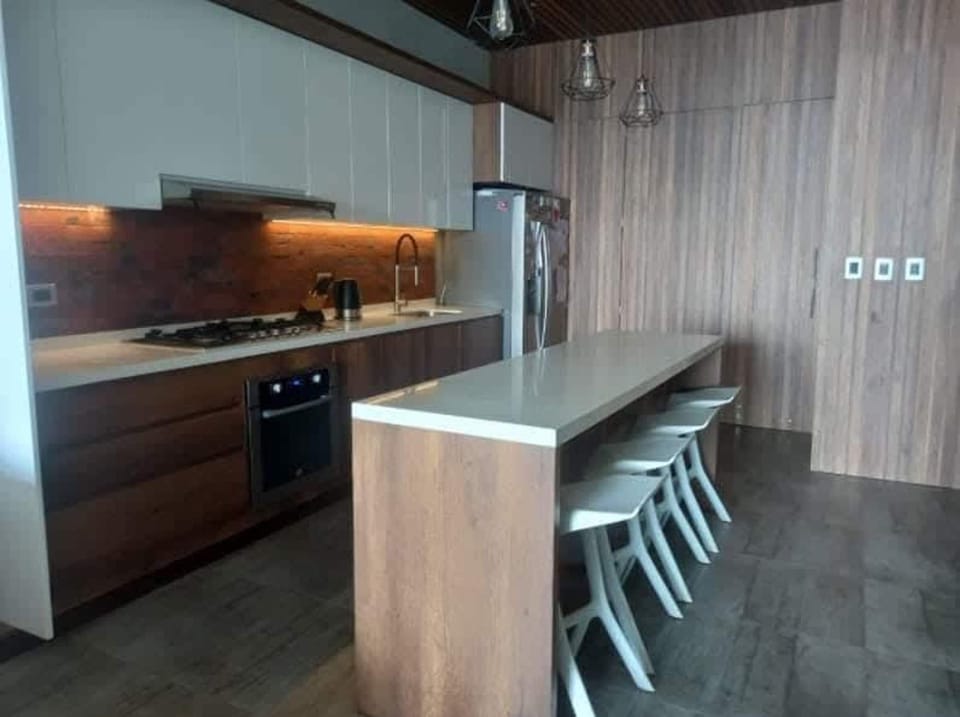 House | 4 bedrooms, high-speed internet