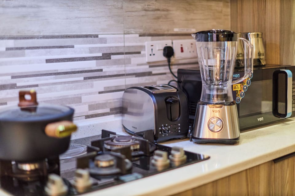 Apartment, Balcony, Courtyard View | Private kitchen | Full-size fridge, microwave, oven, stovetop
