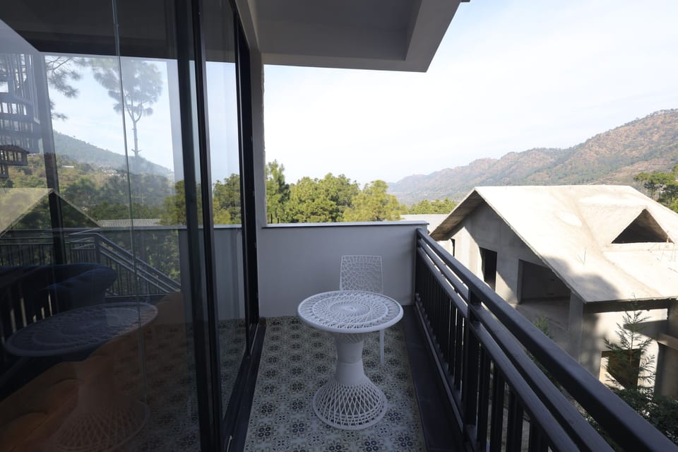 Deluxe Studio, Hill View | Property grounds