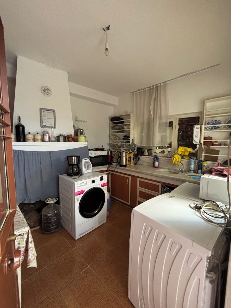Deluxe Double Room | Shared kitchen | Shared fridge, shared microwave, cookware/dishes/utensils