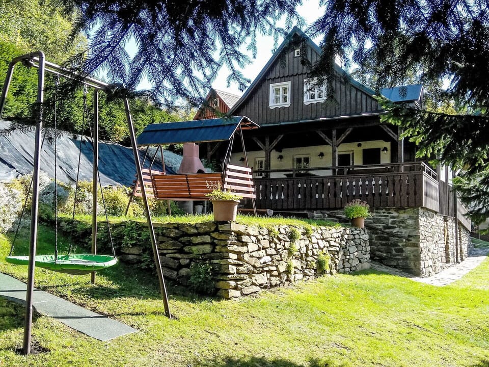 Cottage, Home, Porch, Garden, Lawn, Backyard, Farmhouse, Siding, Shade, Yard