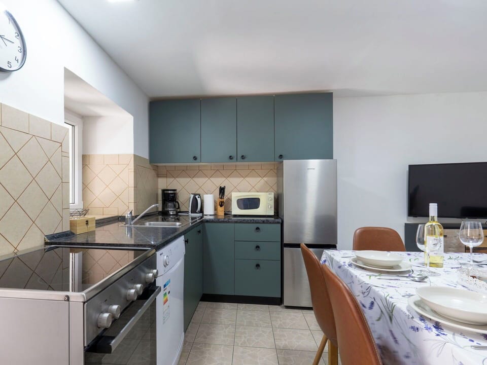 Kitchen, Kitchen Appliance, Flooring, Interior Design, Major Appliance, Countertop, Floor, Furniture, Ceiling, Cabinetry