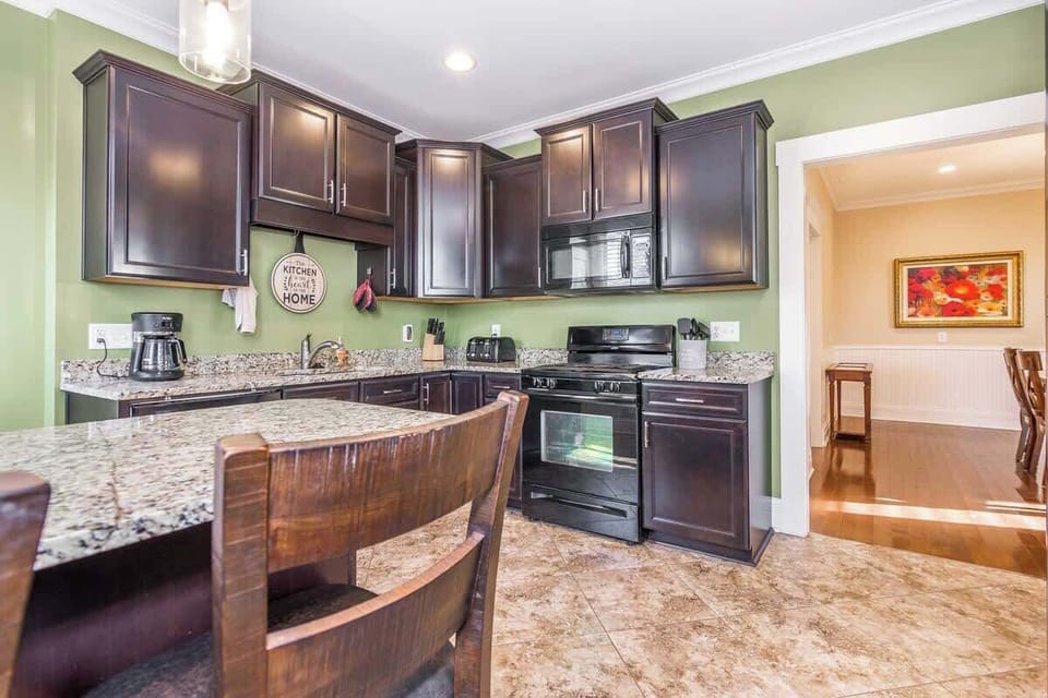 Kitchen: Clean and functional kitchen featuring everything you need to cook and dine. Ideal for home-cooked meals or quick bites during your stay.