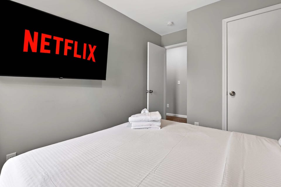 Bedroom 1: This inviting bedroom offers a plush queen bed and a relaxing setting, creating the perfect retreat after a day of exploring.