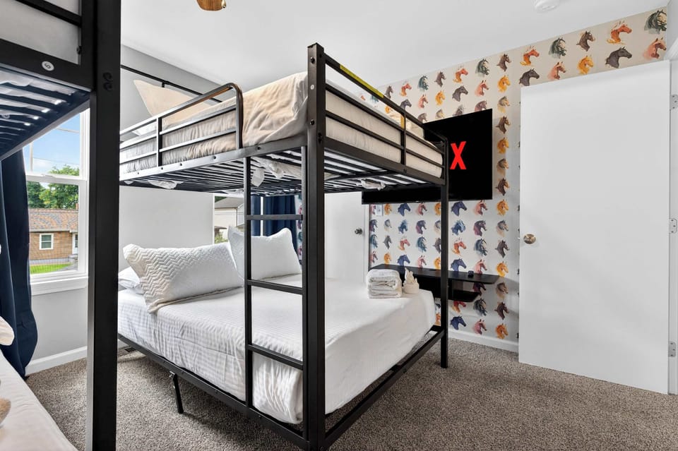 Bedroom 3: Perfect for families and groups, this bedroom features two bunk beds, providing comfortable sleeping arrangements and maximizing space for everyone.