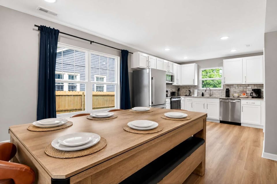 Dining Area 2: The dining area in Unit B provides a cozy and functional setting for everything from quick breakfasts to relaxing dinners.