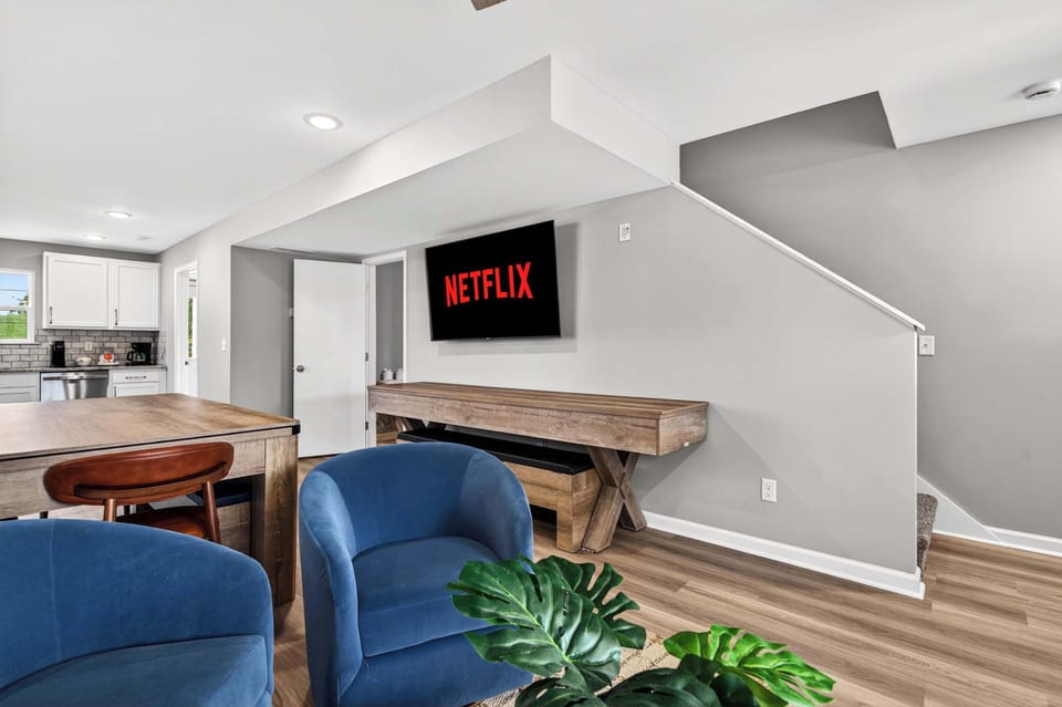 Living Area: Relax in the inviting living area featuring comfortable seating, stylish décor, and plenty of space to gather, unwind, and make yourself at home.