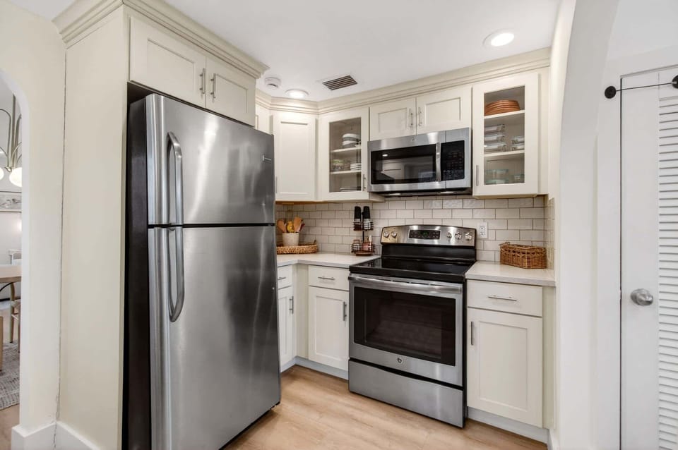 The cozy kitchen is well equipped for an unforgettable getaway​