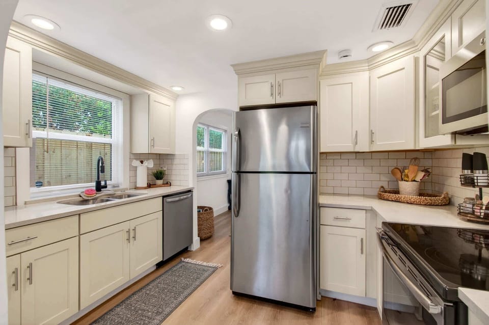 The cozy kitchen is well equipped for an unforgettable getaway​