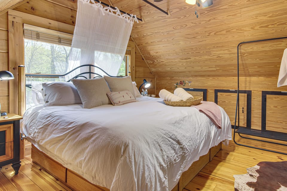 Hike, Bike, Tubing, Whitewater Rafting! Saluda Gem Cottage in North Carolina
