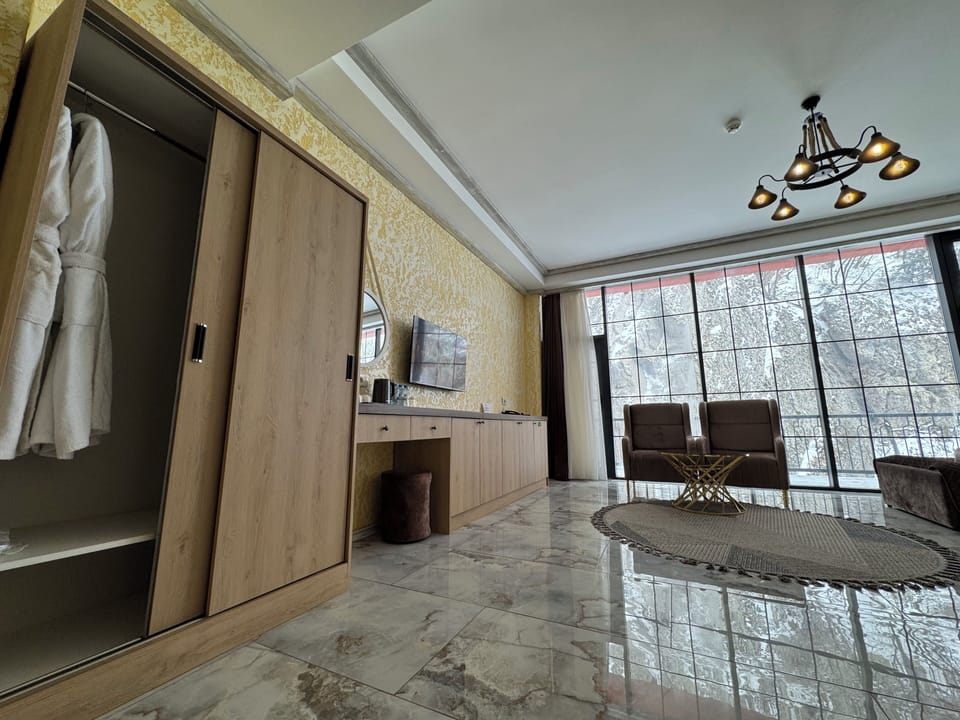 Deluxe Room, Balcony | WiFi (free)